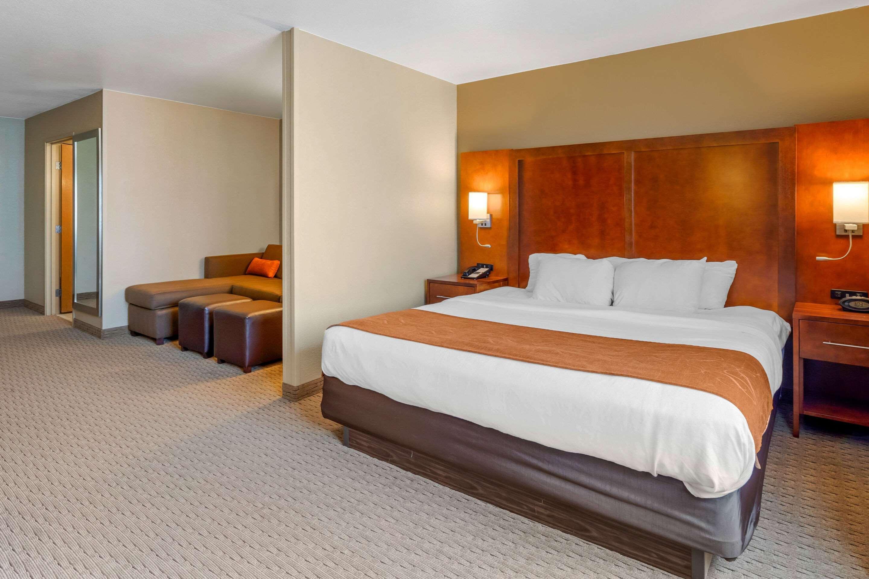 Comfort Suites Burlington Esterno foto