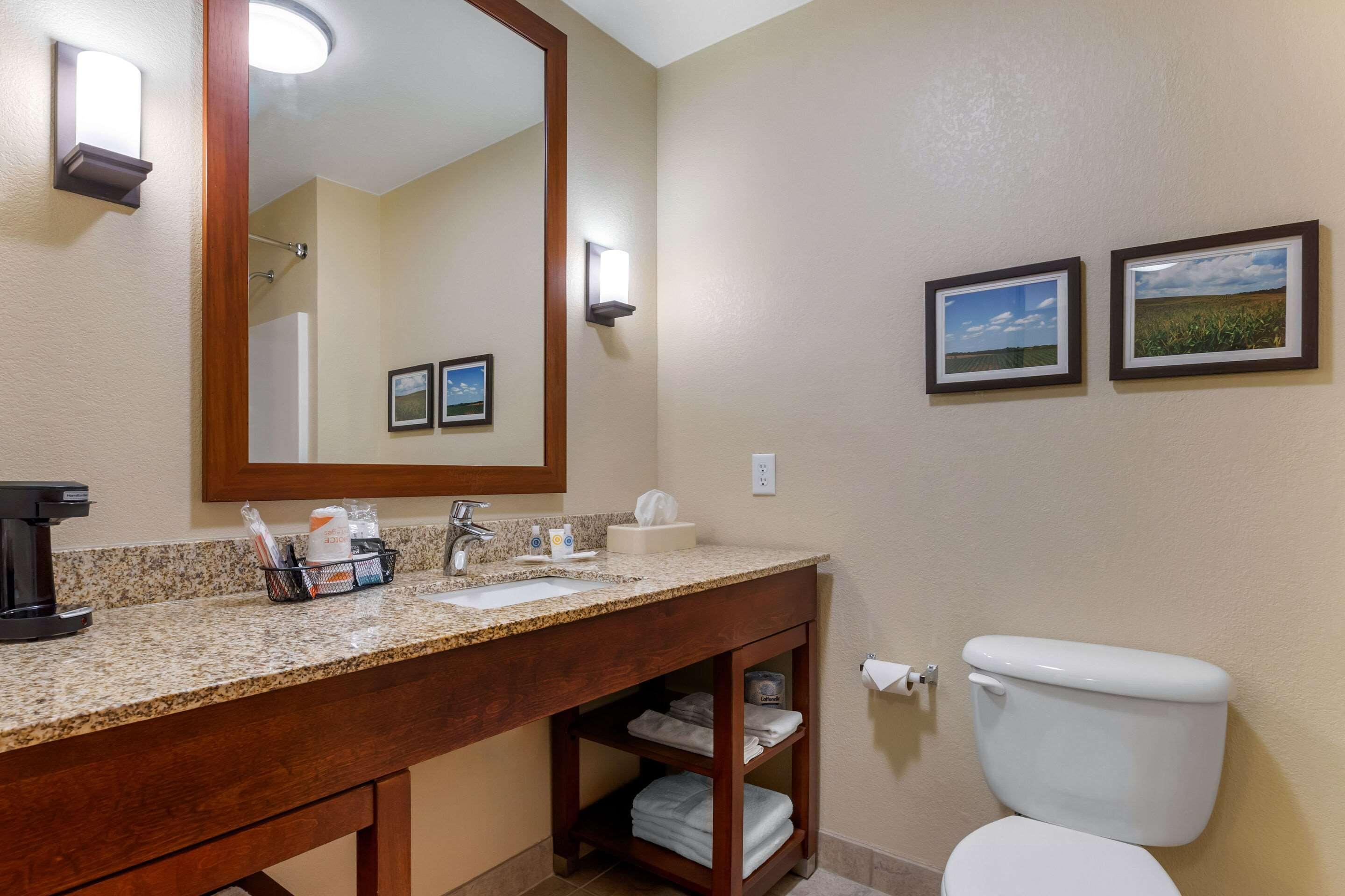 Comfort Suites Burlington Esterno foto