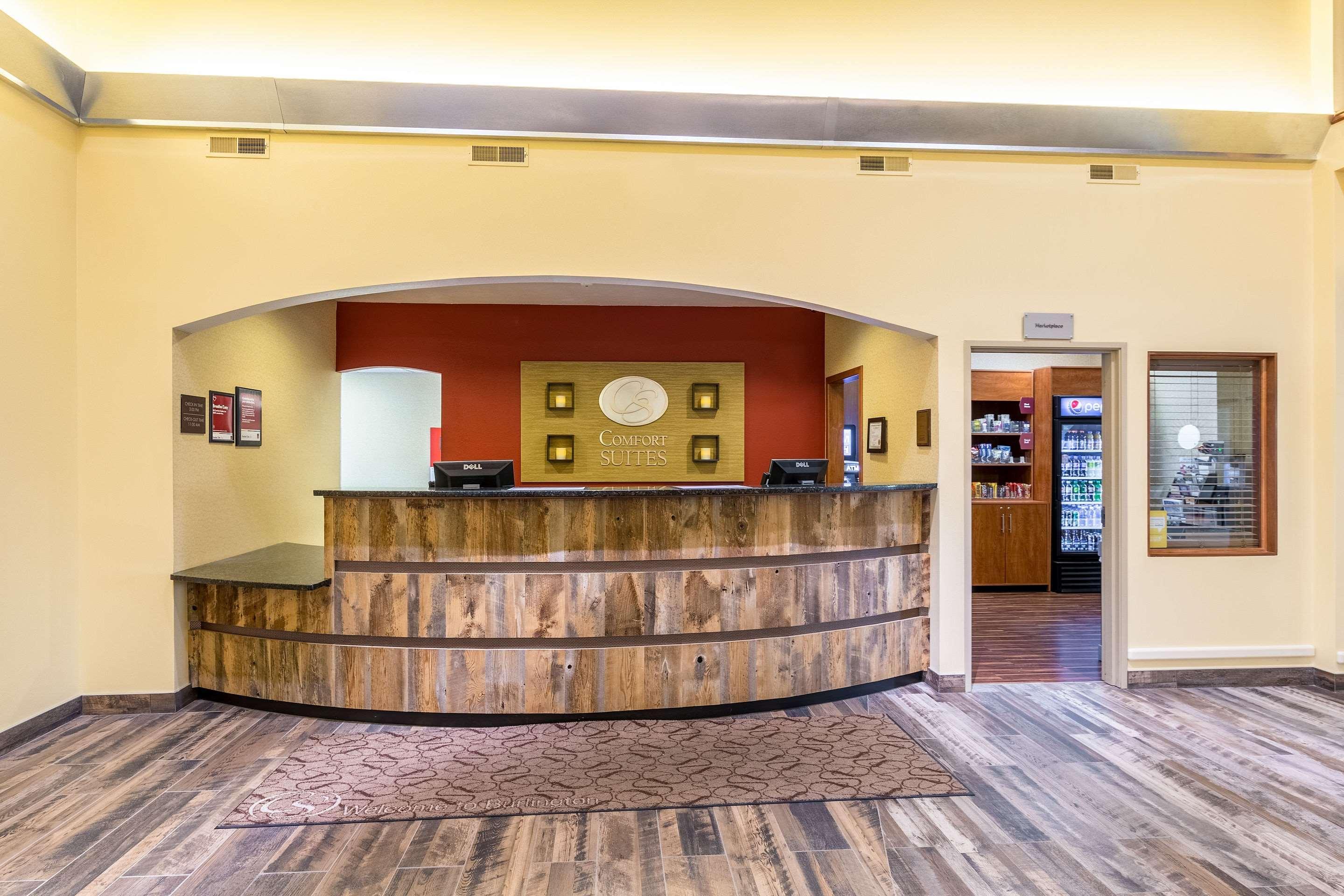 Comfort Suites Burlington Esterno foto