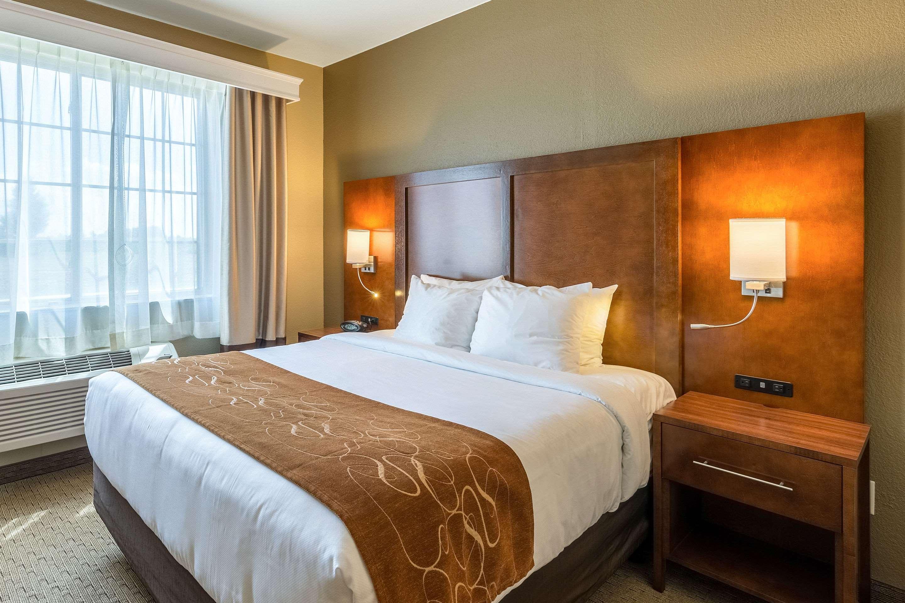 Comfort Suites Burlington Esterno foto