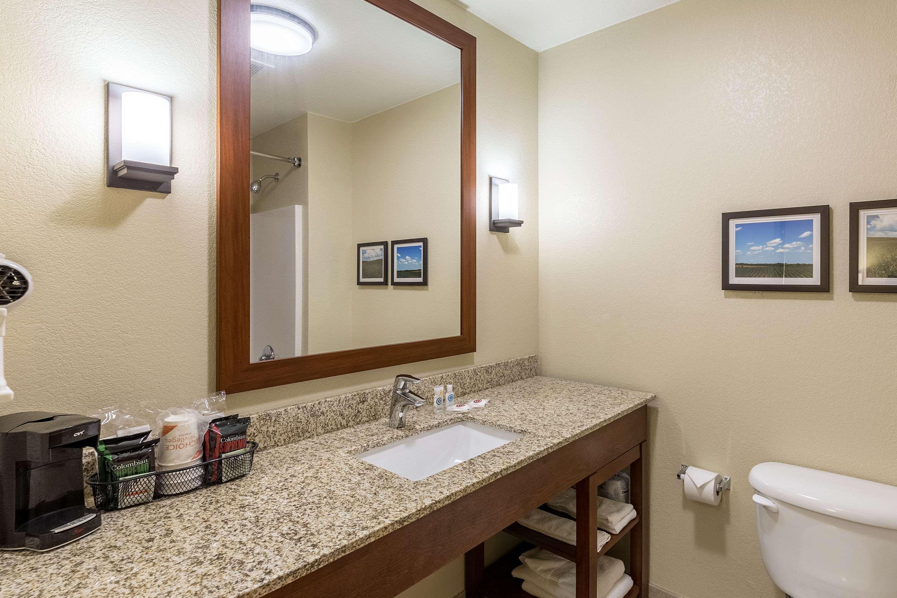 Comfort Suites Burlington Esterno foto